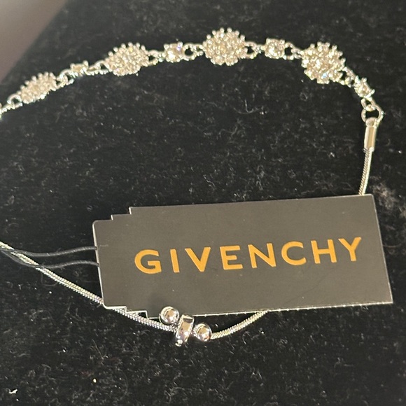 NWT Givenchy crystal flower slider bracelet. Retail $68.00 - Picture 5 of 6